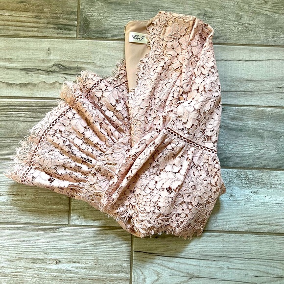 BEAUTIFUL Eliza J dress - the quality is amazing - Picture 6 of 6